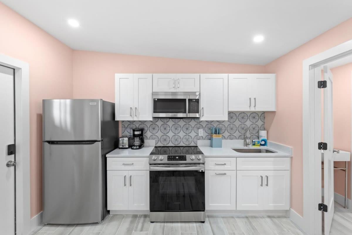 Charming Suite With Balcony And Bikes At Historic Sandpiper Inn Sanibel Exterior foto