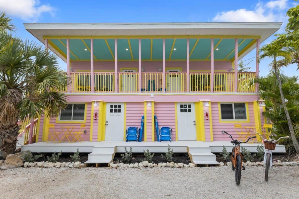 Charming Suite With Balcony And Bikes At Historic Sandpiper Inn Sanibel Exterior foto
